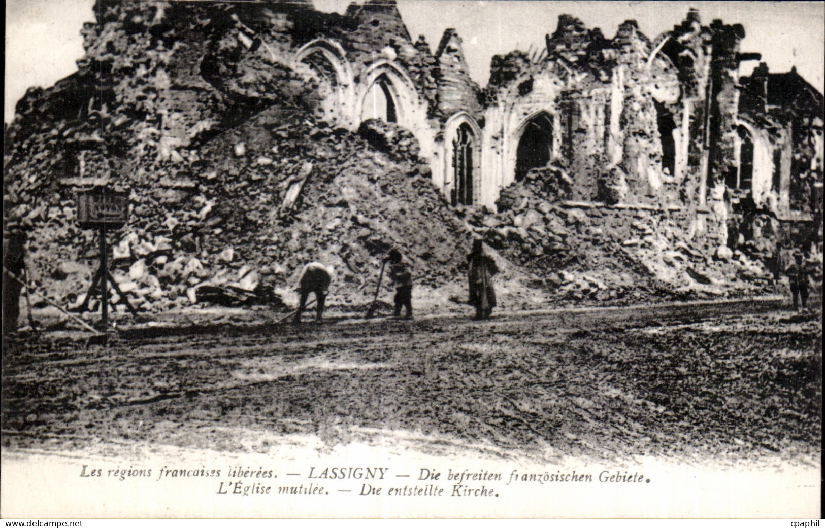 CPA Lassigny L eglise mutilee Militaria