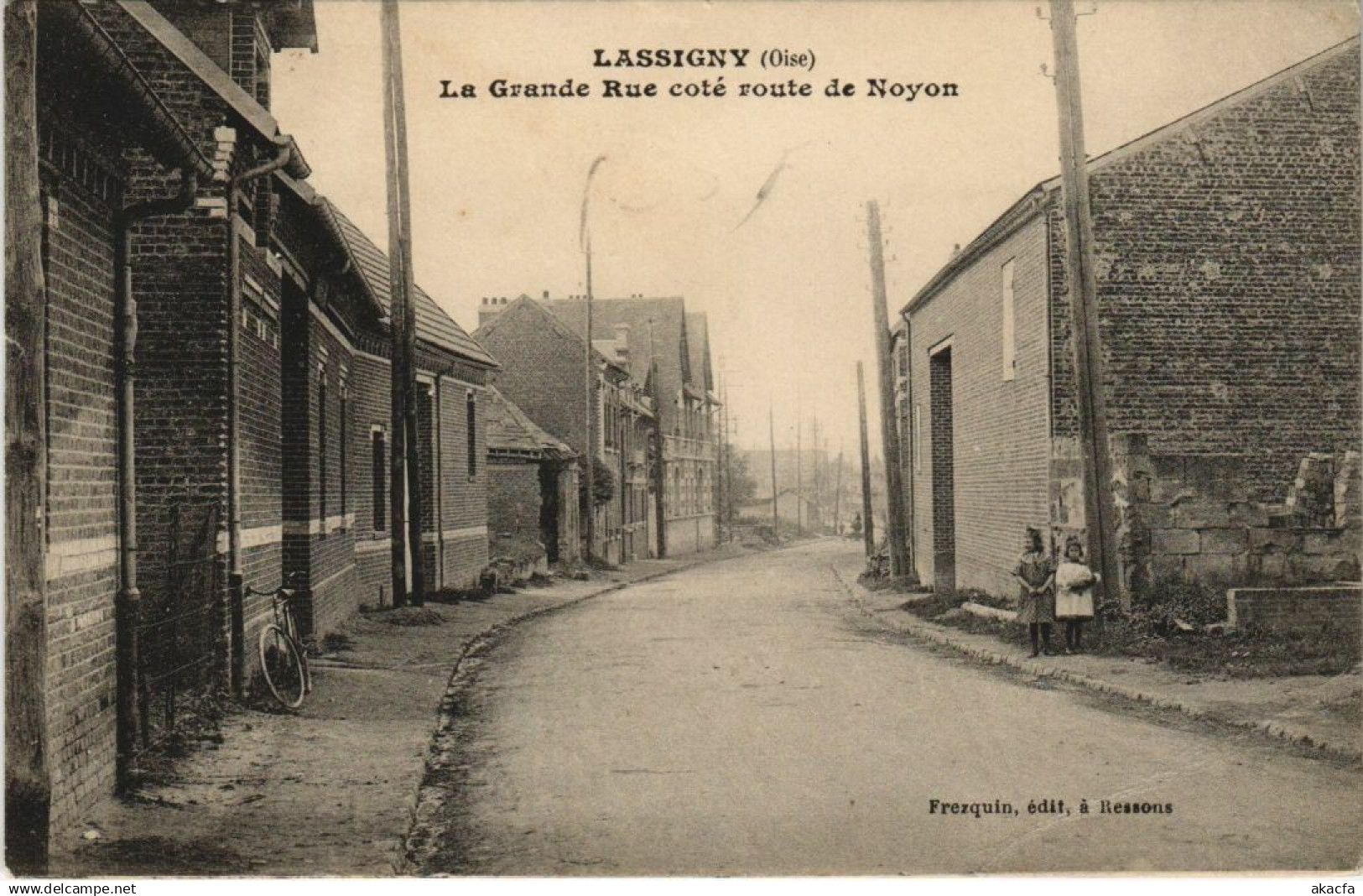 CPA LASSIGNY La Grande Rue Cote Route de Noyon (1207283)