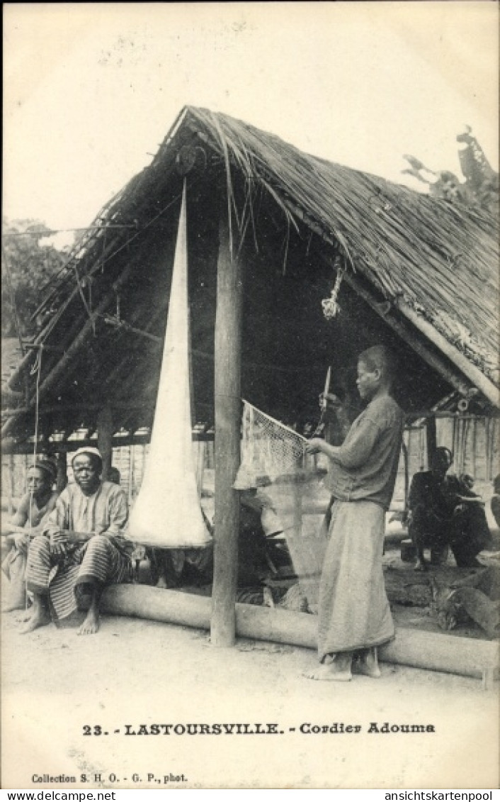 CPA Lastoursville Gabun, Cordier Adouma, Seilmacher, Flicken der Fischernetze