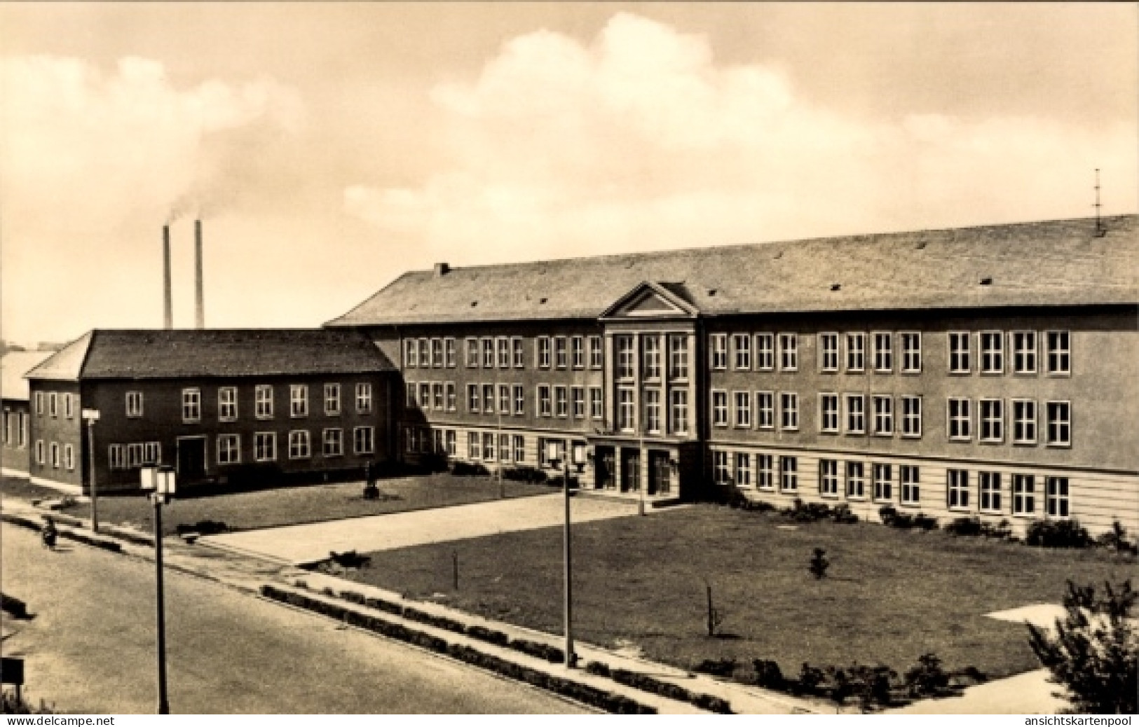 CPA Lauchhammer Mitte in der Niederlausitz, III. Oberschule, Heinrich Zille Straße