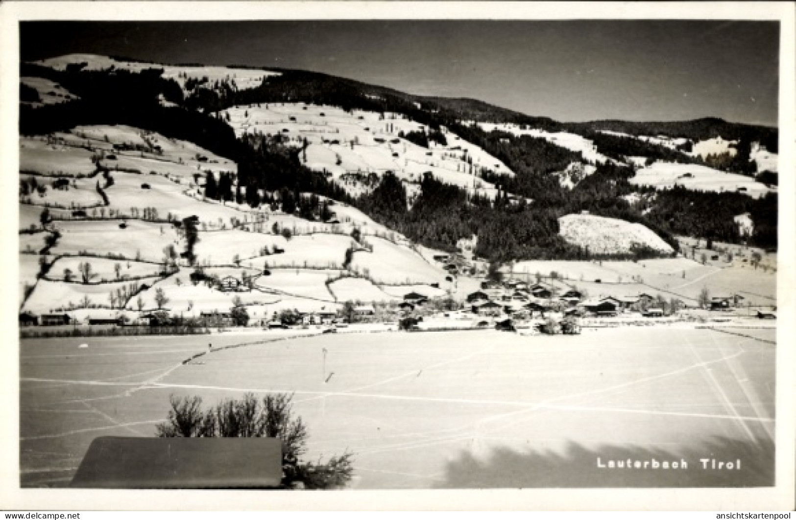 CPA Lauterbach Brixen im Thale Tirol, Gesamtansicht im Winter