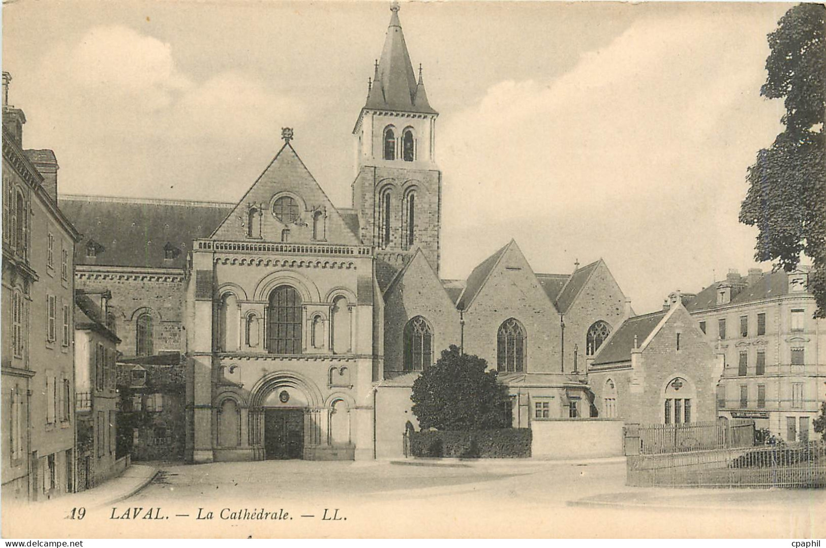 CPA LAVAL-La cathedrale