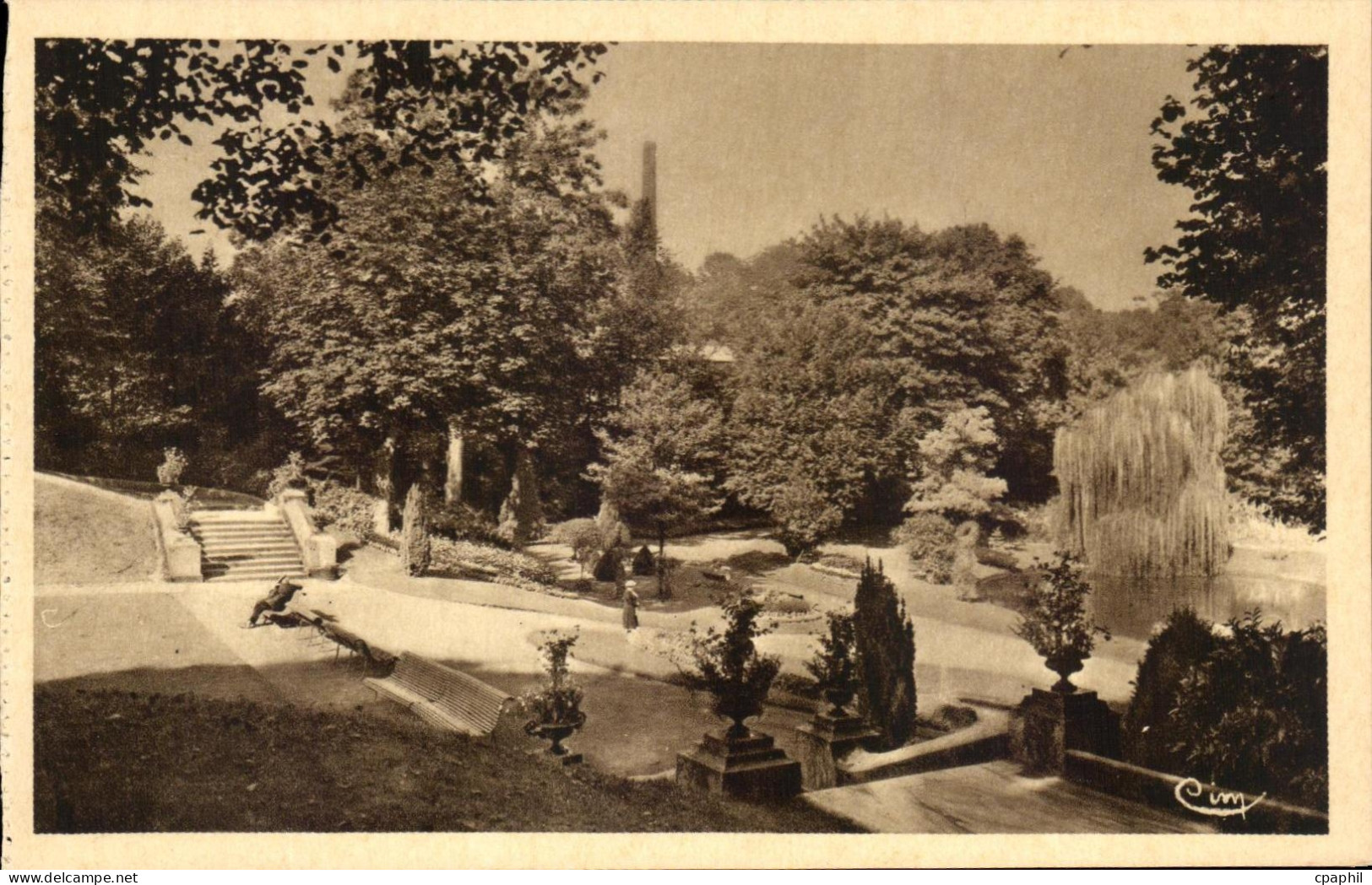 CPA Le Cateau Jardin Fenelon Vue de Cote