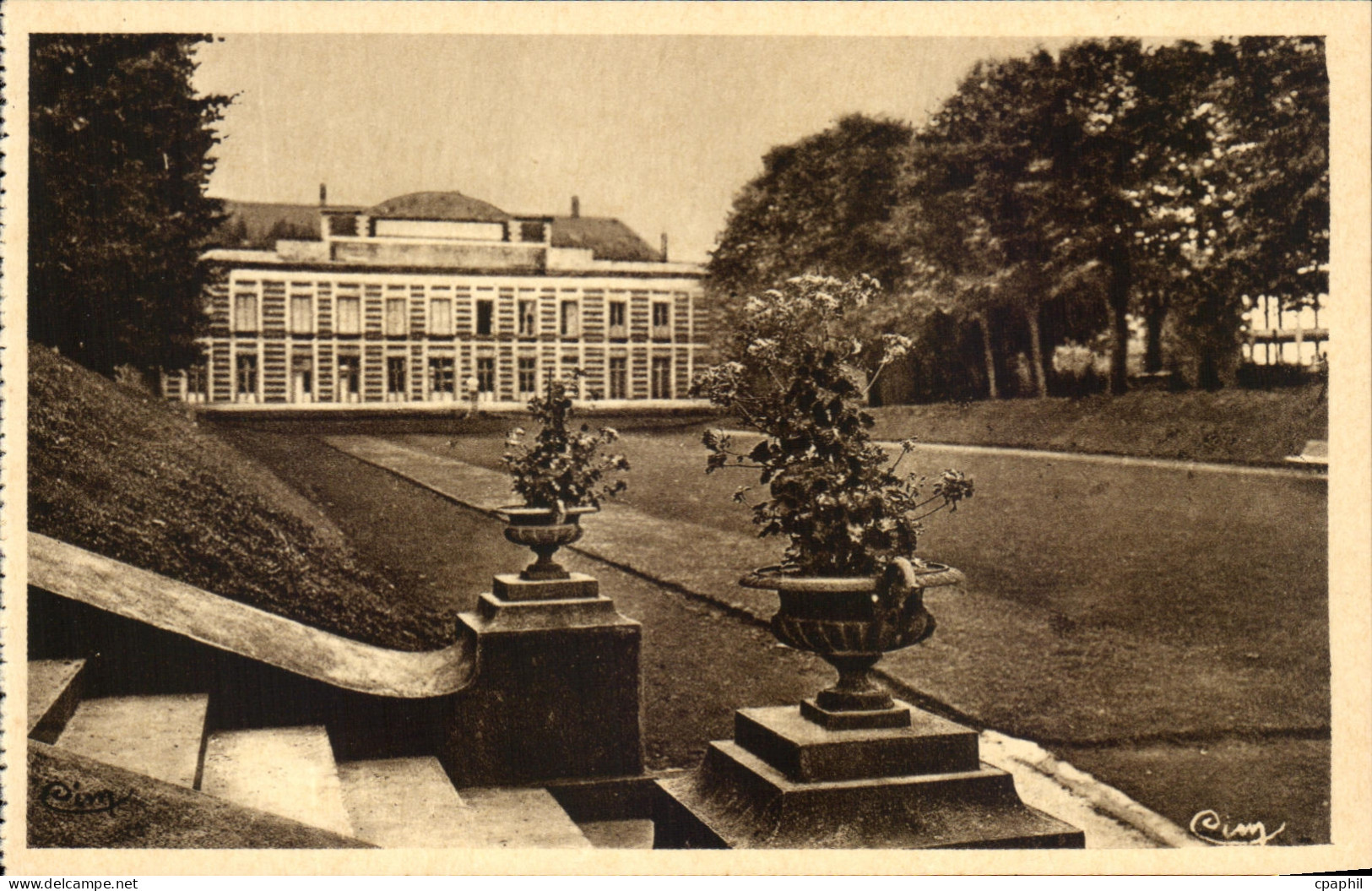 CPA Le Cateau Jardin Public Le Palais Fenelon
