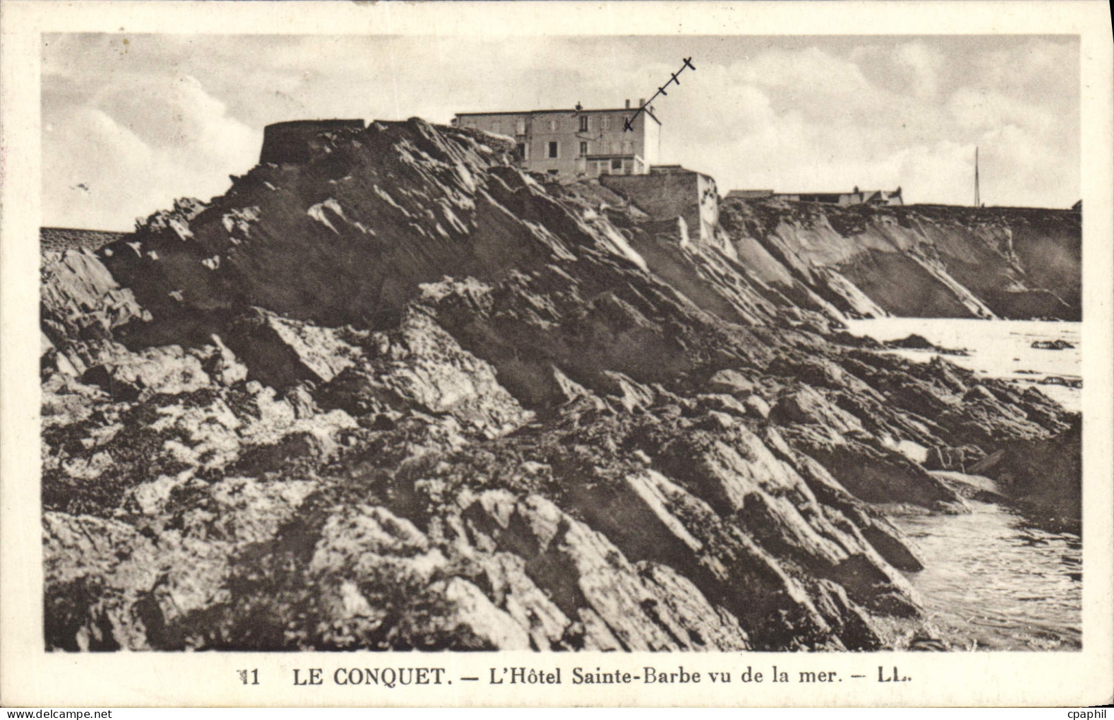 CPA Le Conquet L'Hotel Ste Barbe vu de la mer