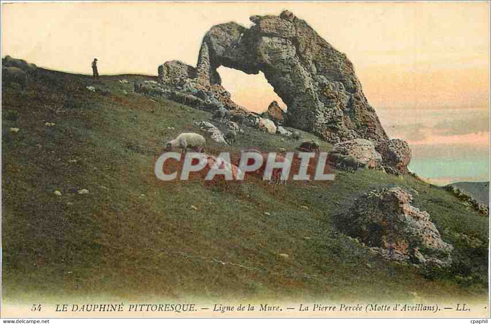 CPA Le Dauphine pittoresque ligne de la Mure la pierre percee  Motte d'Aveillans Moutons