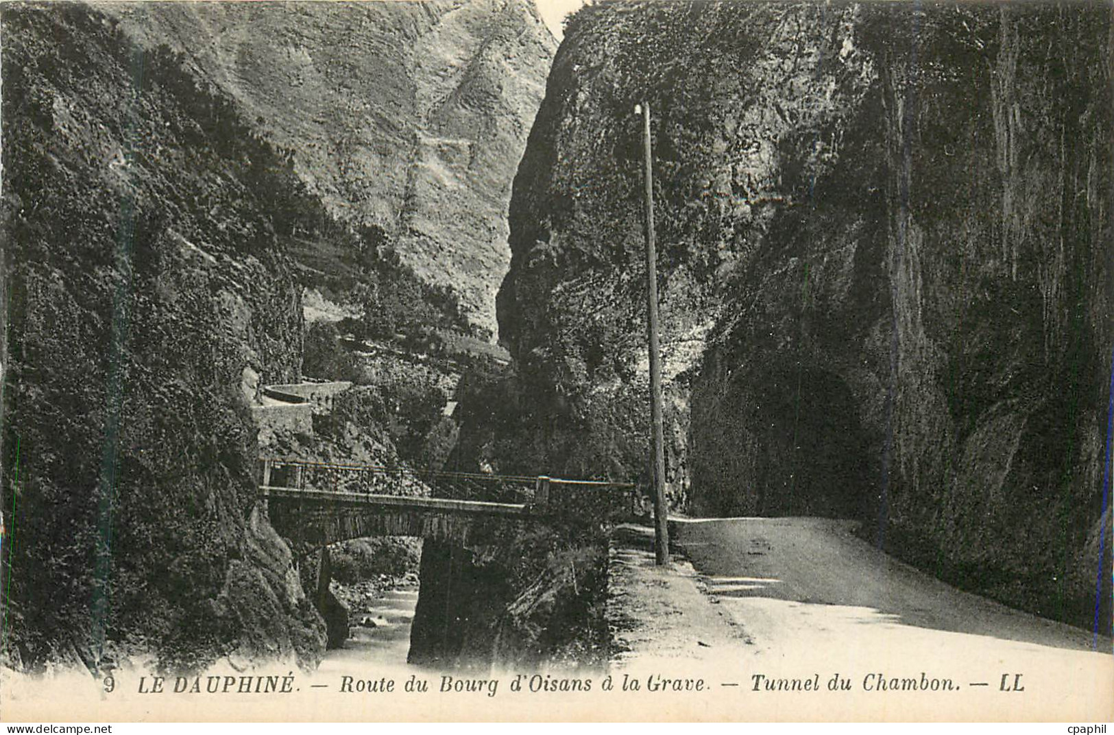 CPA le Dauphine Route du Bourg d'Oisans a la Grave Tunnel du Chambon