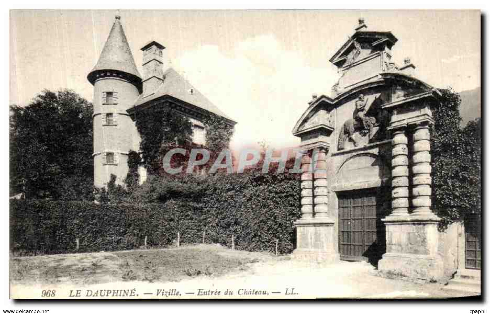 CPA Le Dauphine Vizille Entree du Chateau