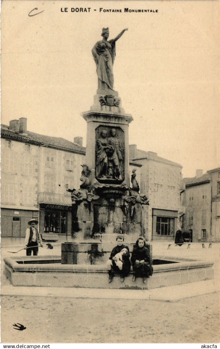 CPA Le DORAT - Fontaine Mon.ale (390818)