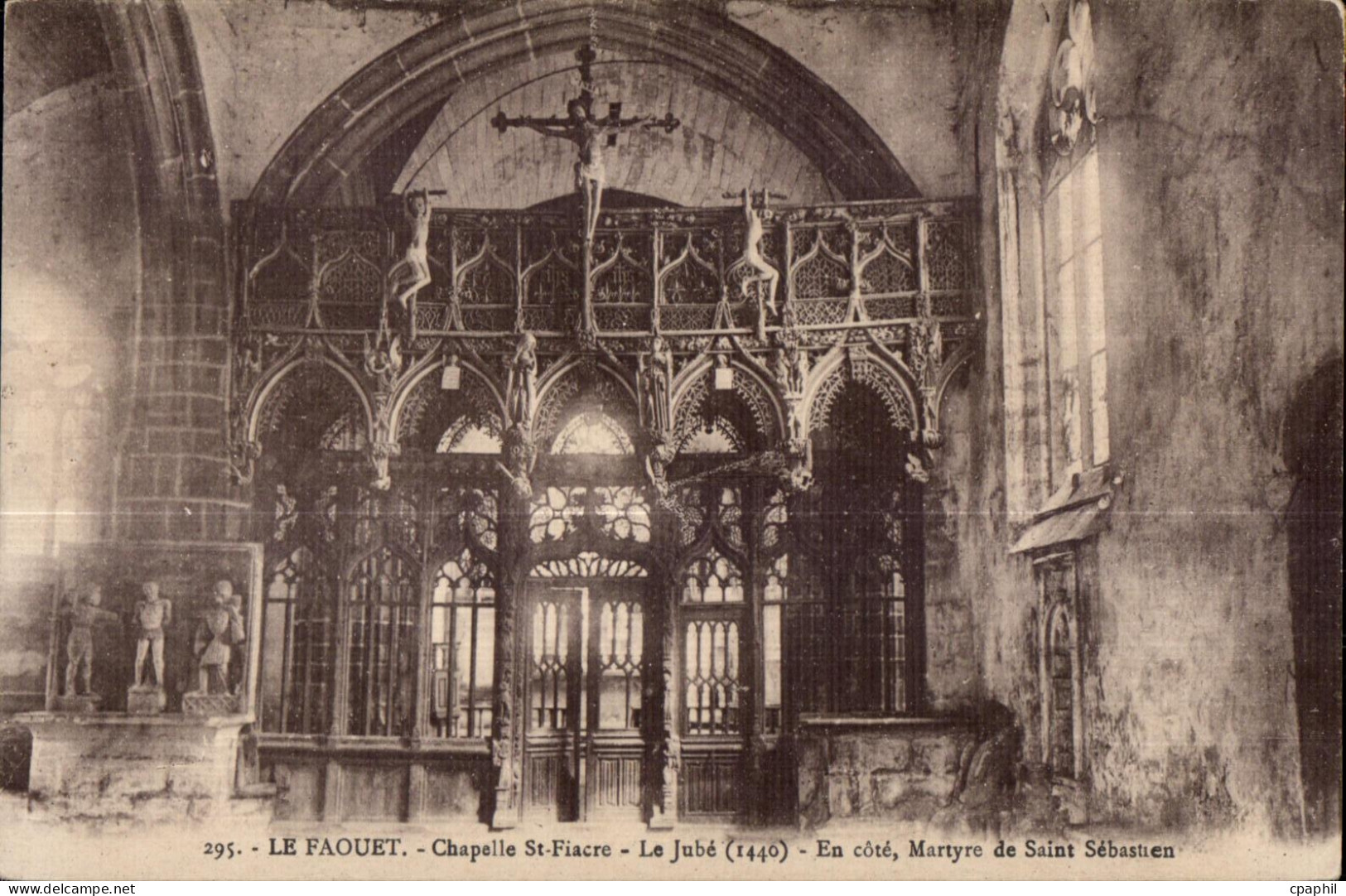 CPA Le Faouet Chapelle Ste Fiacre Le Jube En cote Martyre de Saint Sebastien