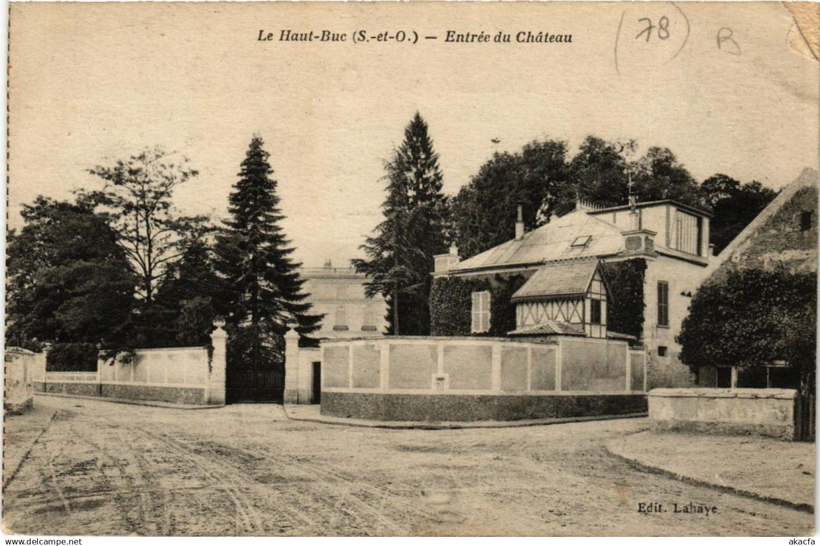 CPA Le Haut-Buc Entrée du Chateau (617587)