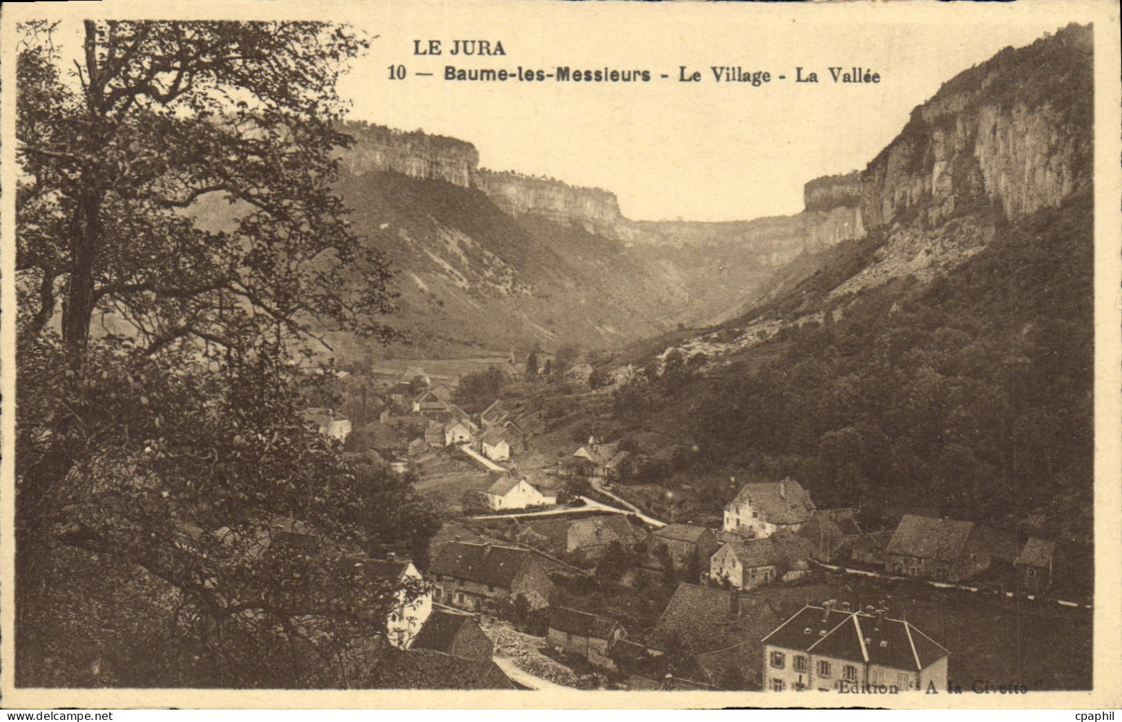 CPA Le Jura Baume les Messieurs Le Village La Vallee