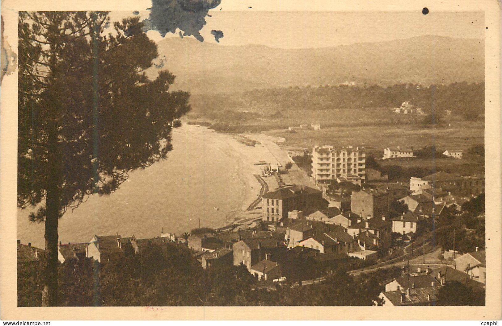 CPA Le Lavandou et la plage
