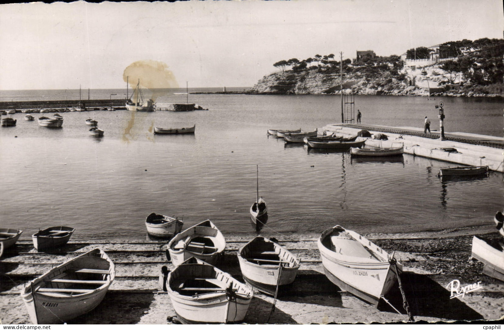 CPA Le Lifforal Mediterraneen Carry le Rouet La Plongeoire et le Port Bateaux