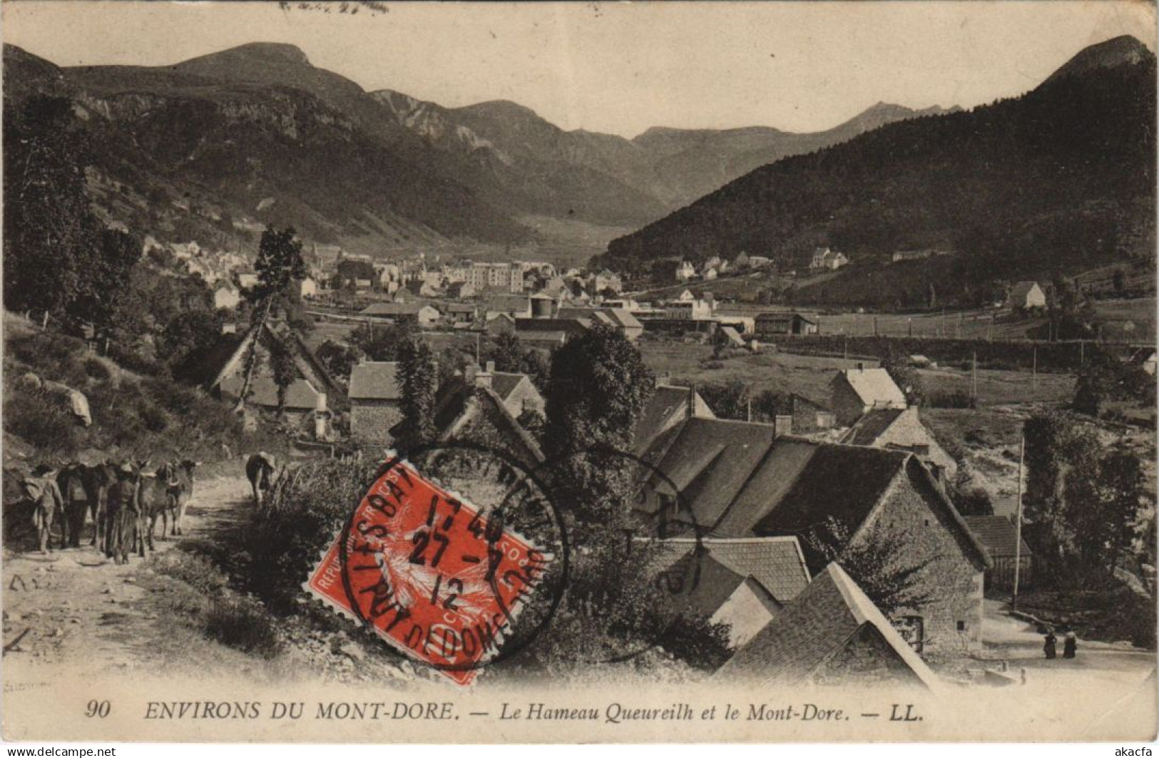 CPA LE MONT-DORE Environs - Le Hameau Queureilh et le Mont-Dore (1253508)