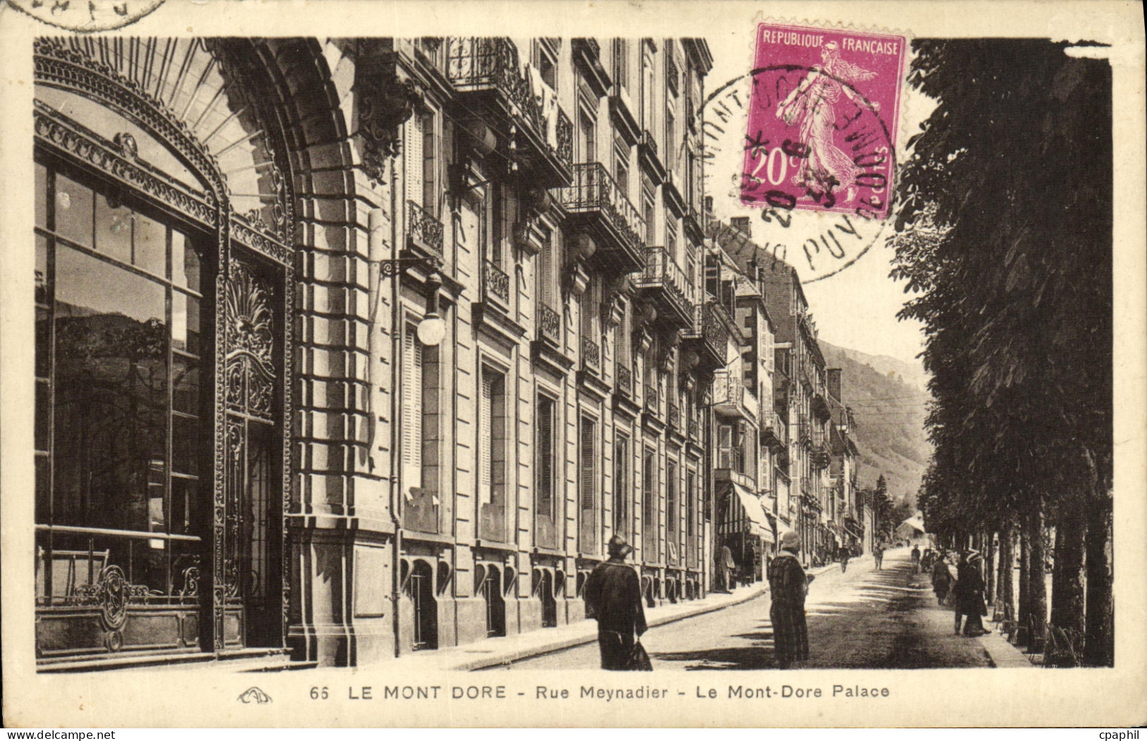 CPA Le Mont Dore Rue Meynadier Le Mont Dore
