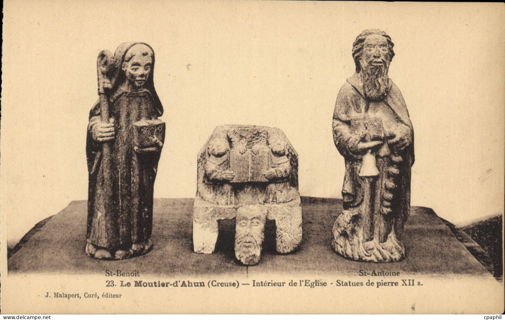 CPA Le Moutier d'Ahun Creuse Interieur de l'Eglise Statues de pierre