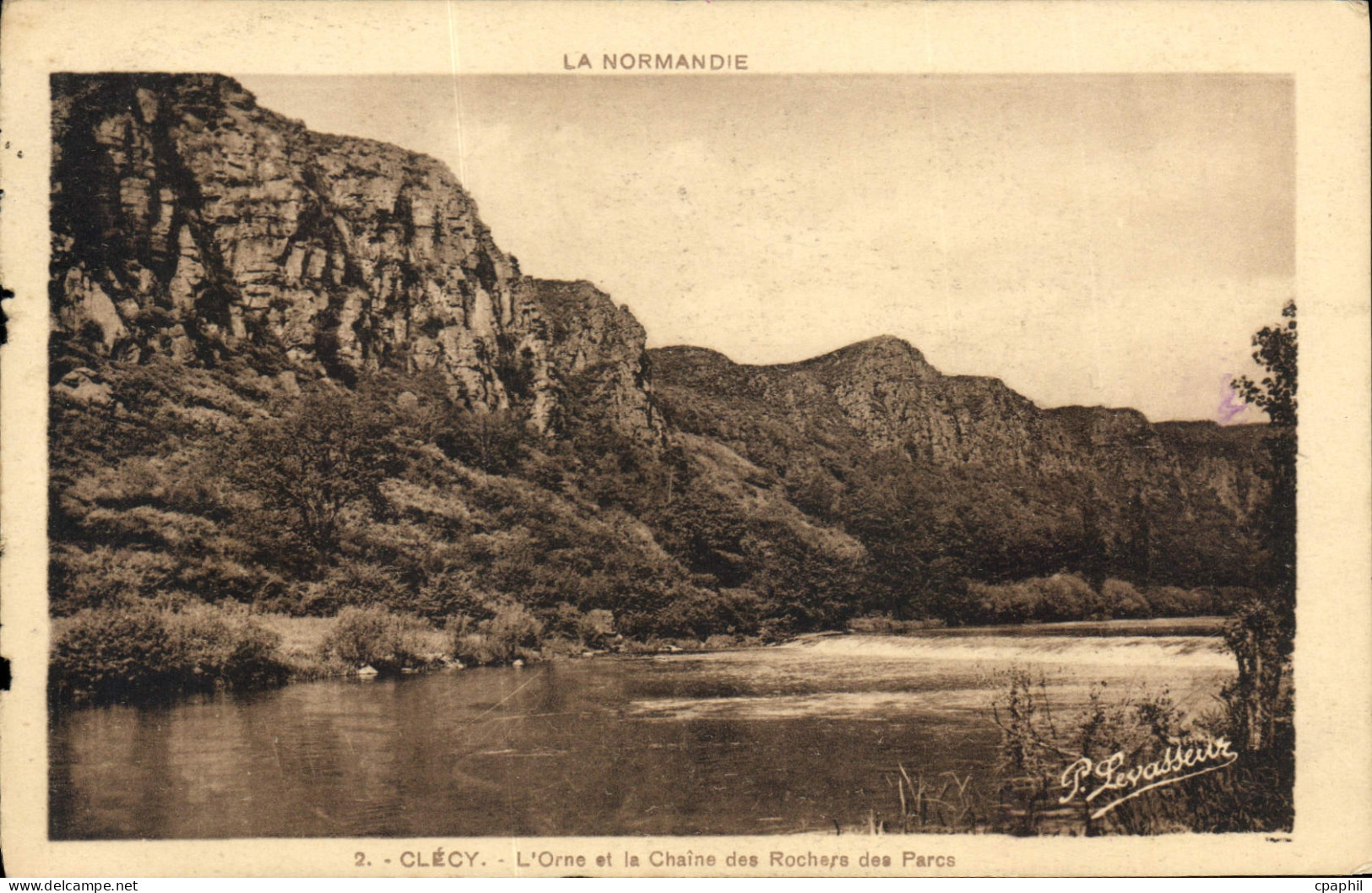 CPA Le Normandie Clecy l'Orne et le Chaine des Rochers des Parcs