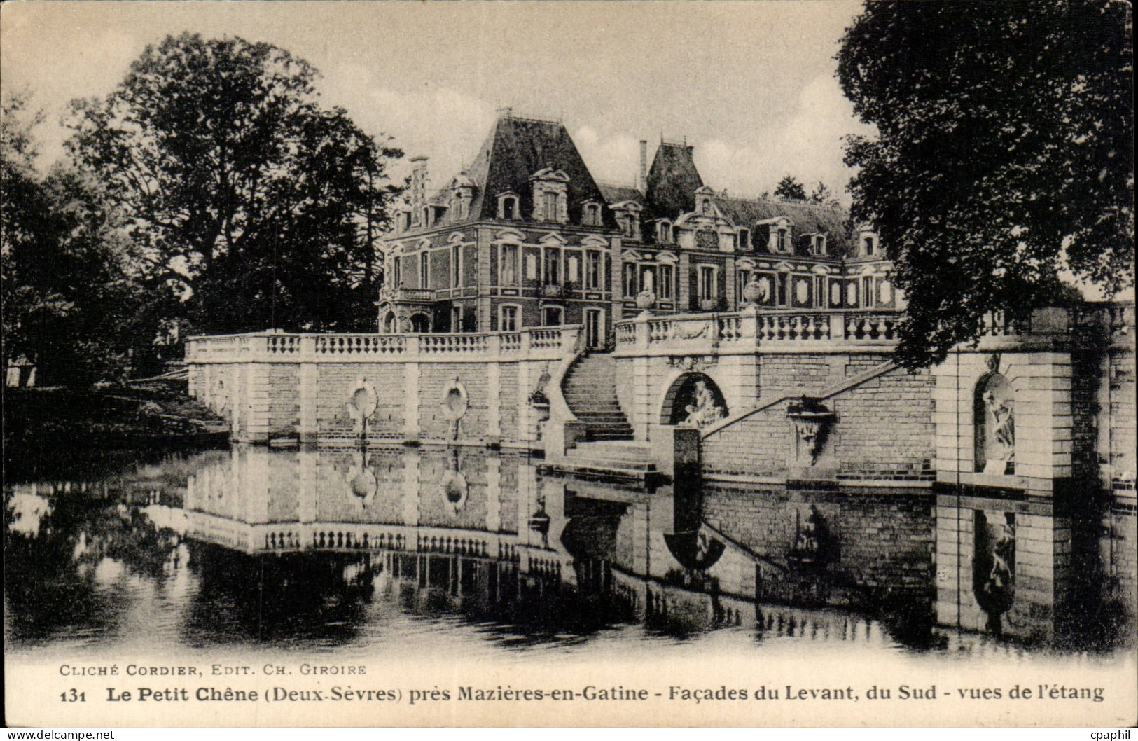 CPA Le petit Chene pres Mazieres en Gatine Facades du Levant du Sud vues de l'etang