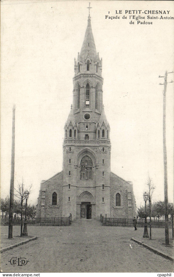 CPA Le Petit Chesnay Facade de L'Eglise Saint Antoin de Padoue