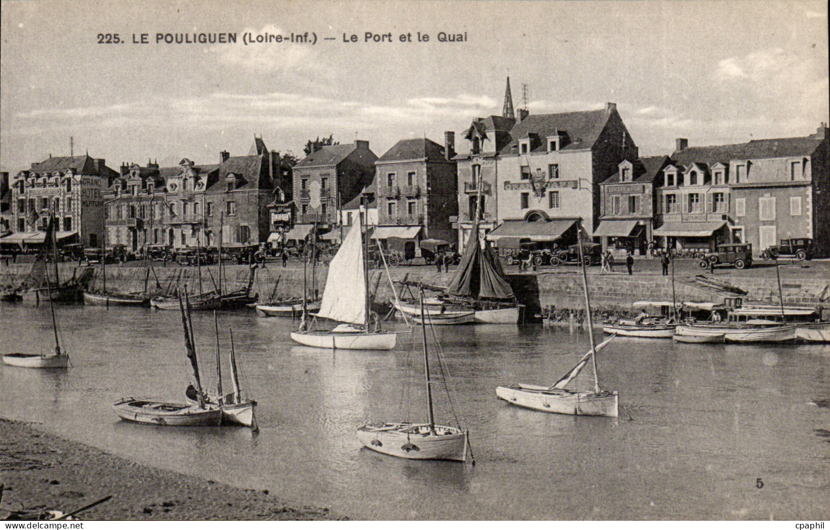 CPA Le Pouliguen Le port et le quai