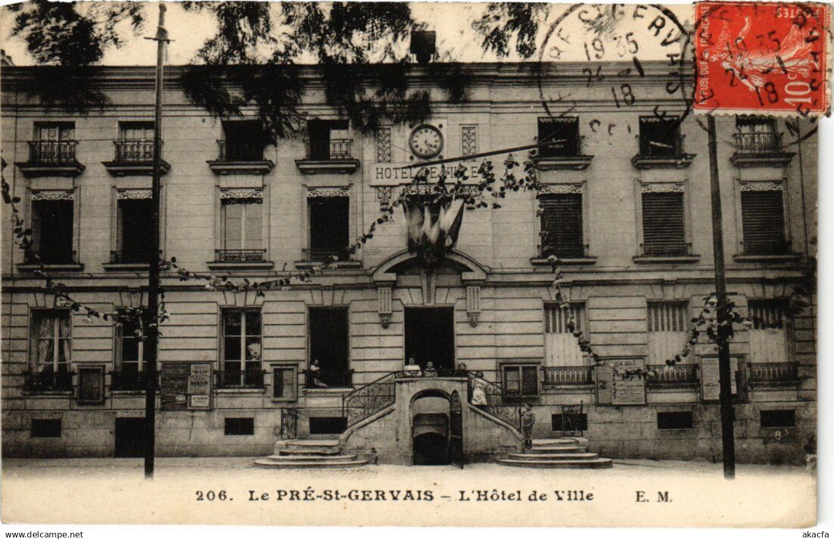 CPA LE PRE-SAINT-GERVAIS Hotel de Ville (1352924)