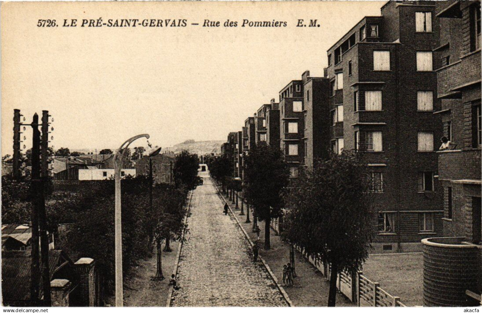 CPA LE PRE-SAINT-GERVAIS Rue des Pommiers (1352977)