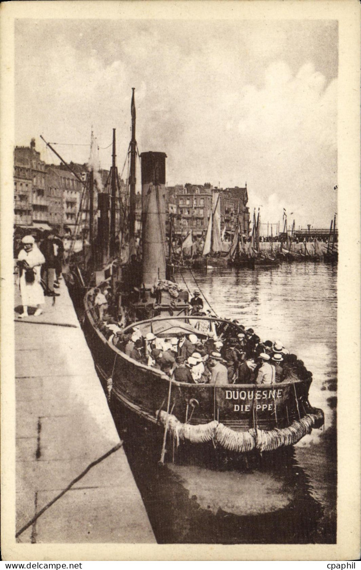 CPA Le Treport Le Vapeur Duquesne Bateau