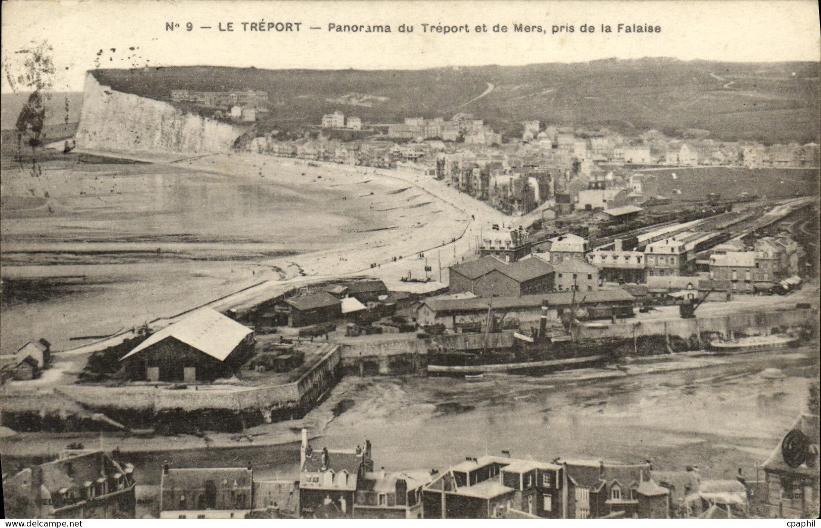 CPA Le Treport Panorama du Treport et de Mers Pris de la Falaise Bateau