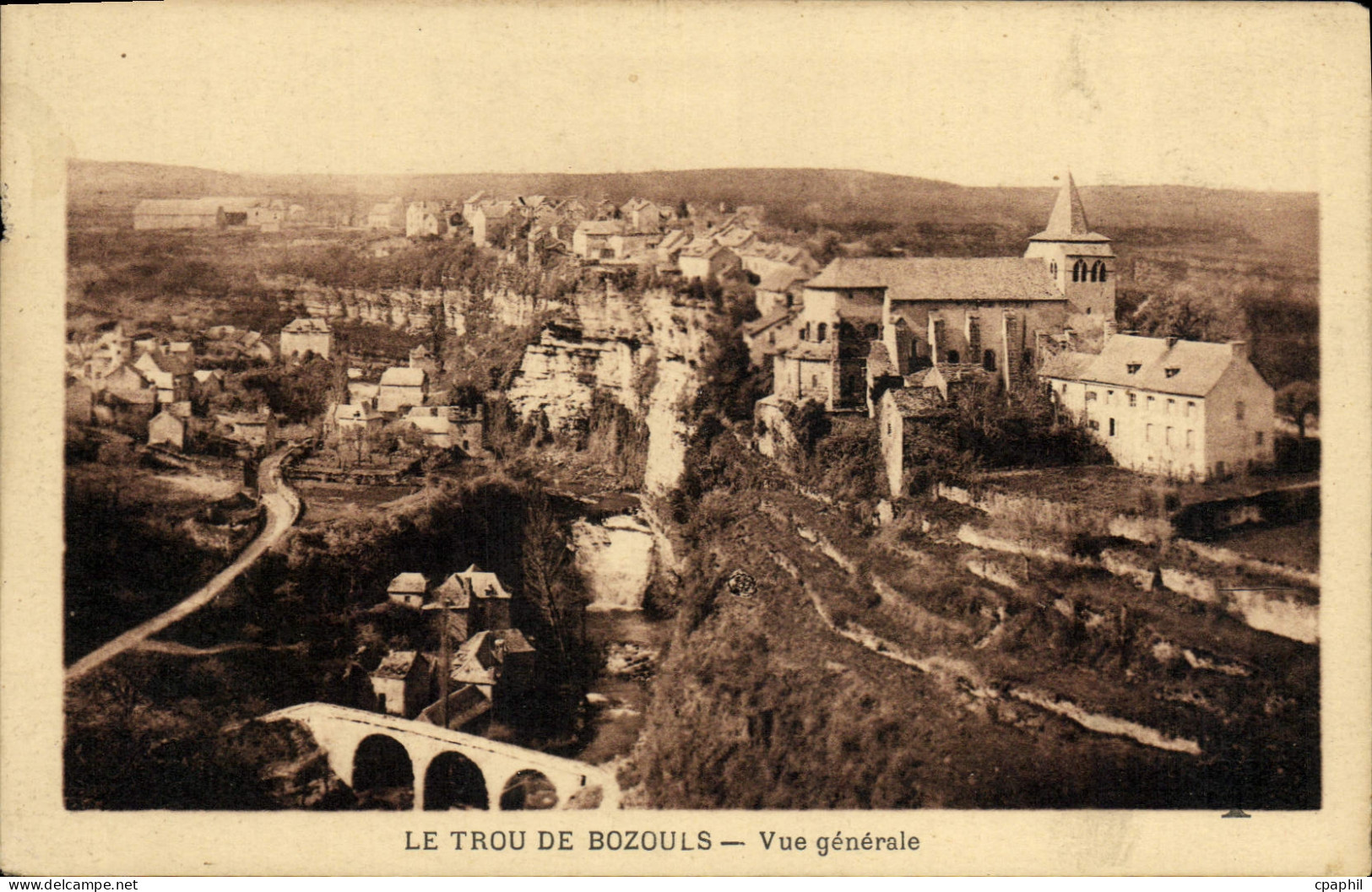 CPA Le Trou De Bozouls Vue generale