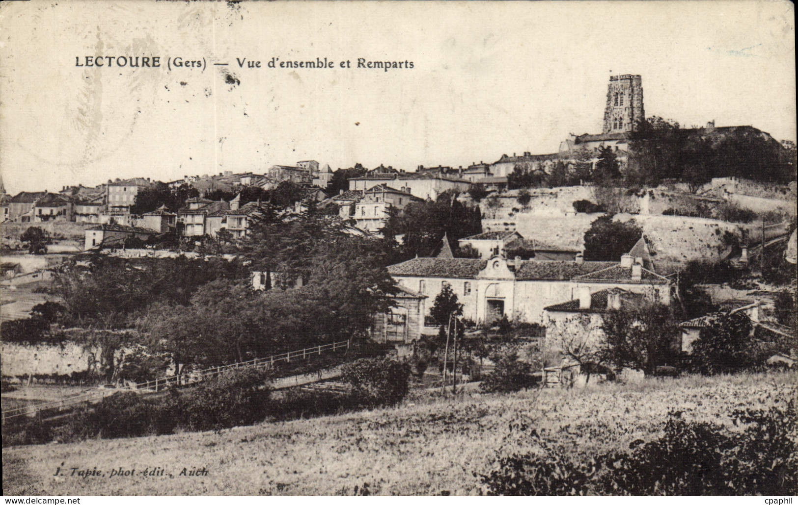 CPA Lectoure Vue d'Ensemble et Remparts
