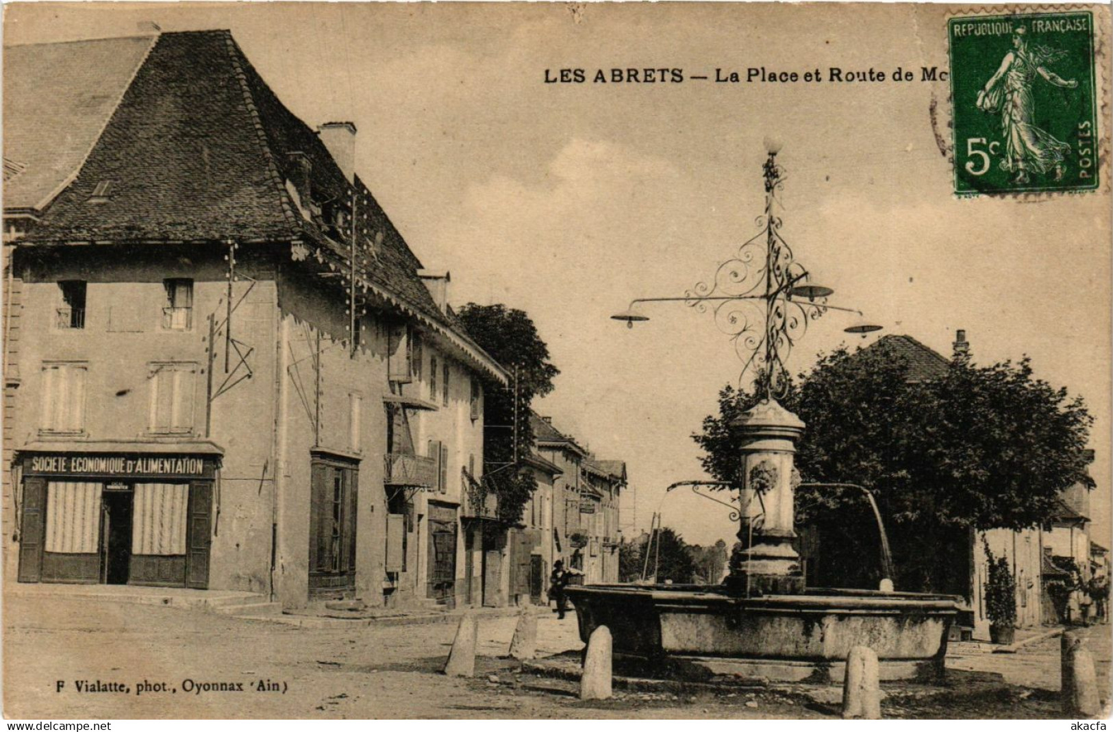 CPA Les Abrets - La Place FRANCE (961837)