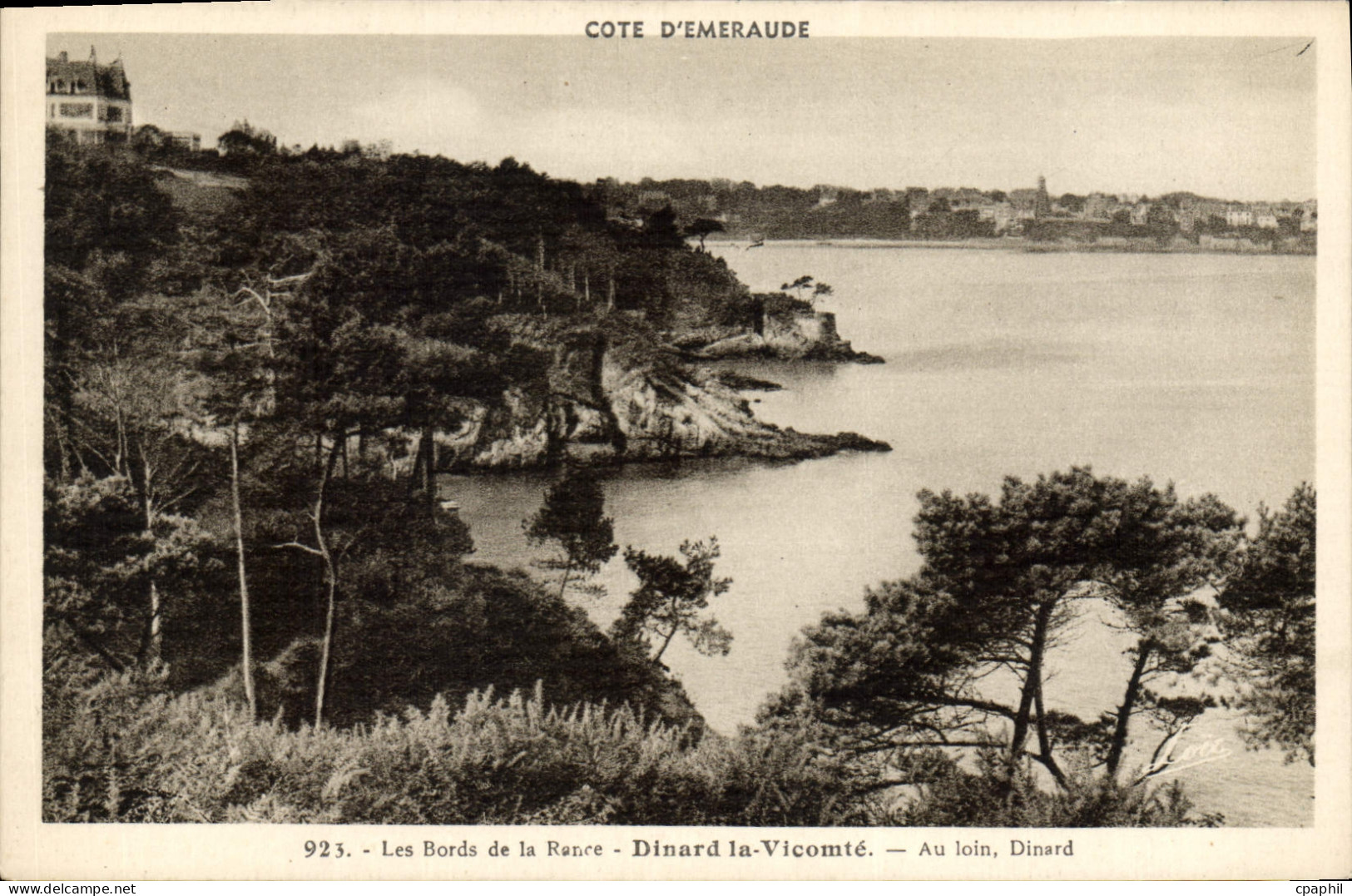 CPA Les Bords de la Rance Dinard la Vicomte Au loin Dinard