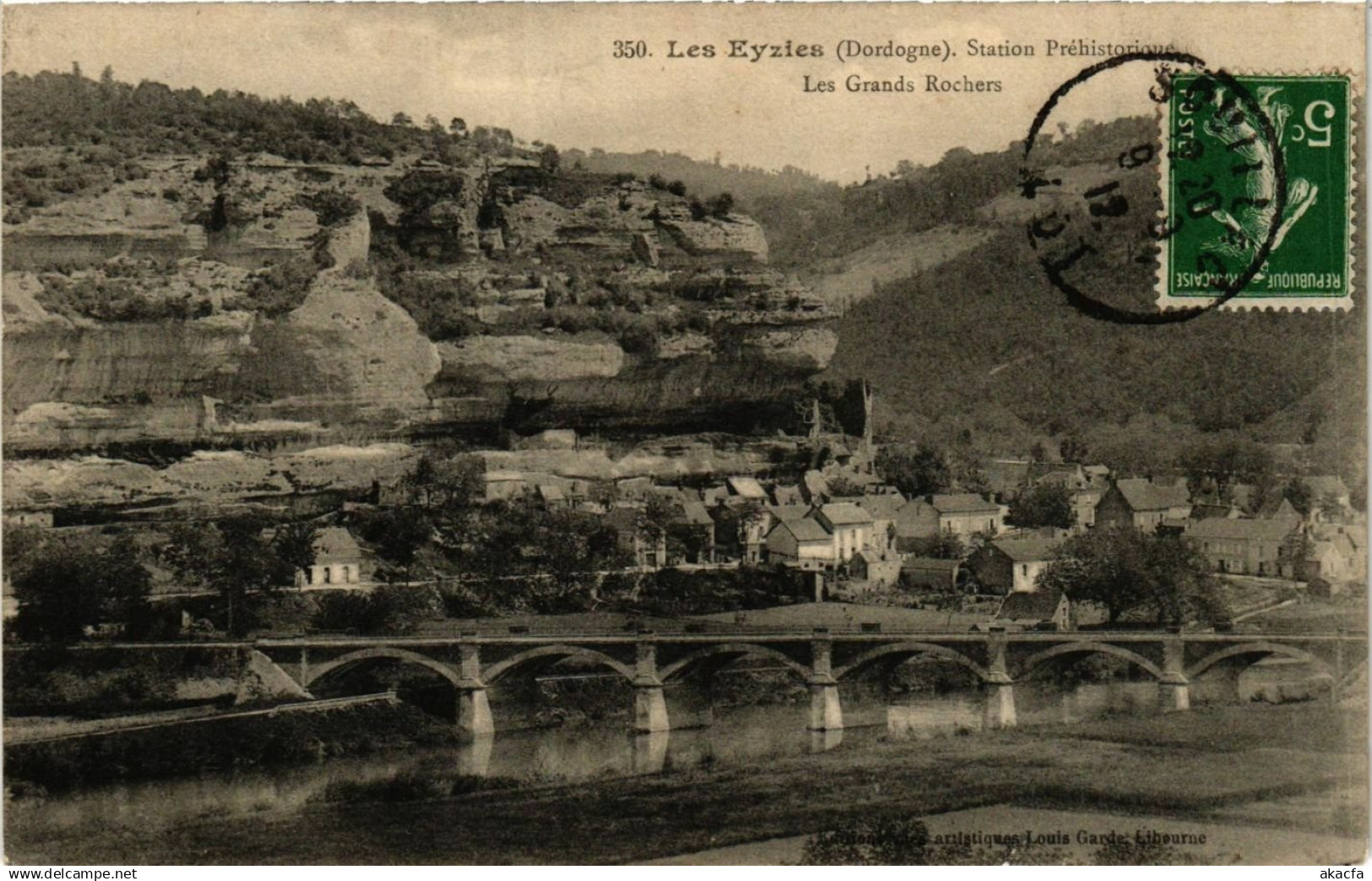 CPA Les EYZIES - Station Prehistorique - Les Grands Rochers (366865)