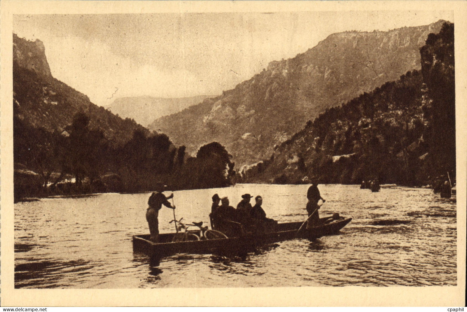 CPA Les Gorges du Tarn Descente du Tarn en Barque