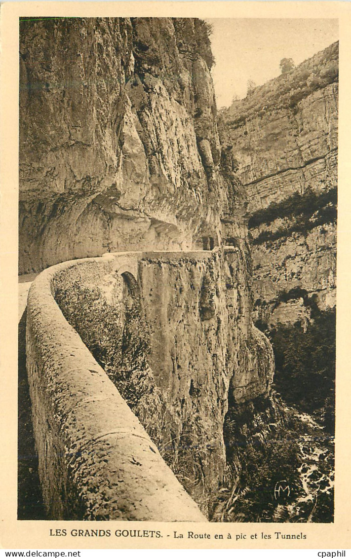 CPA Les grands goulets la route en pic et les tunnels