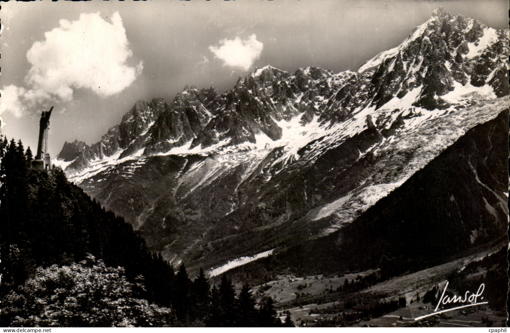 CPA Les Houches Alt Bis le Christ Roi et les Aiguilles de Chamonix