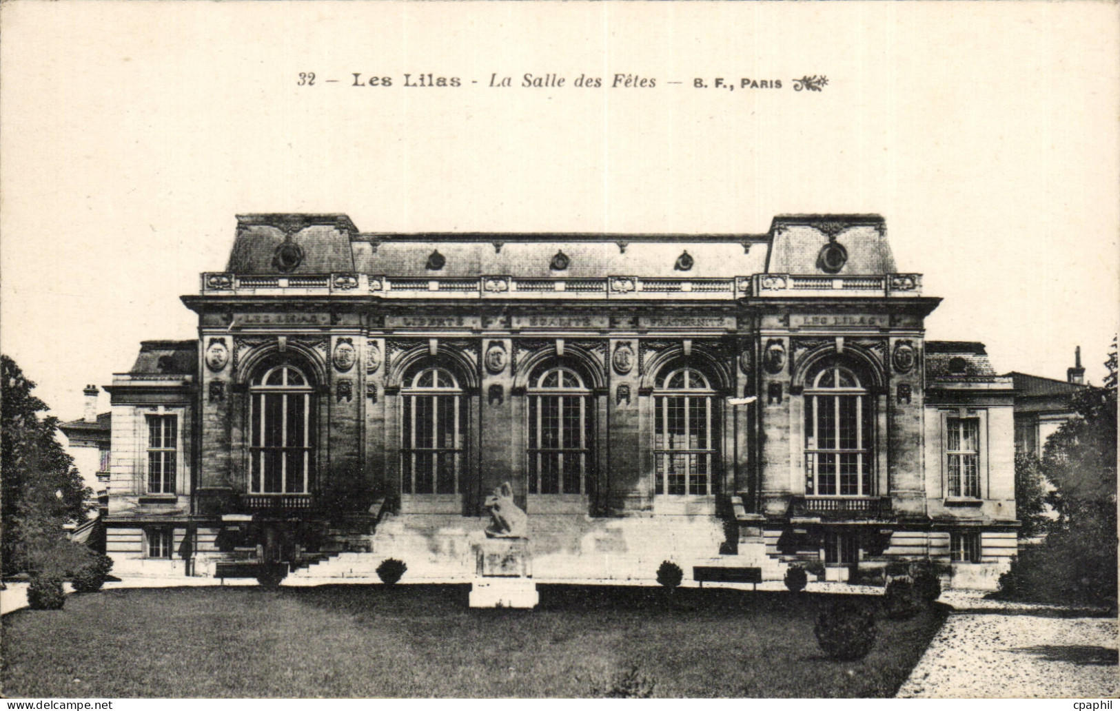 CPA Les Lilas La salle des fetes