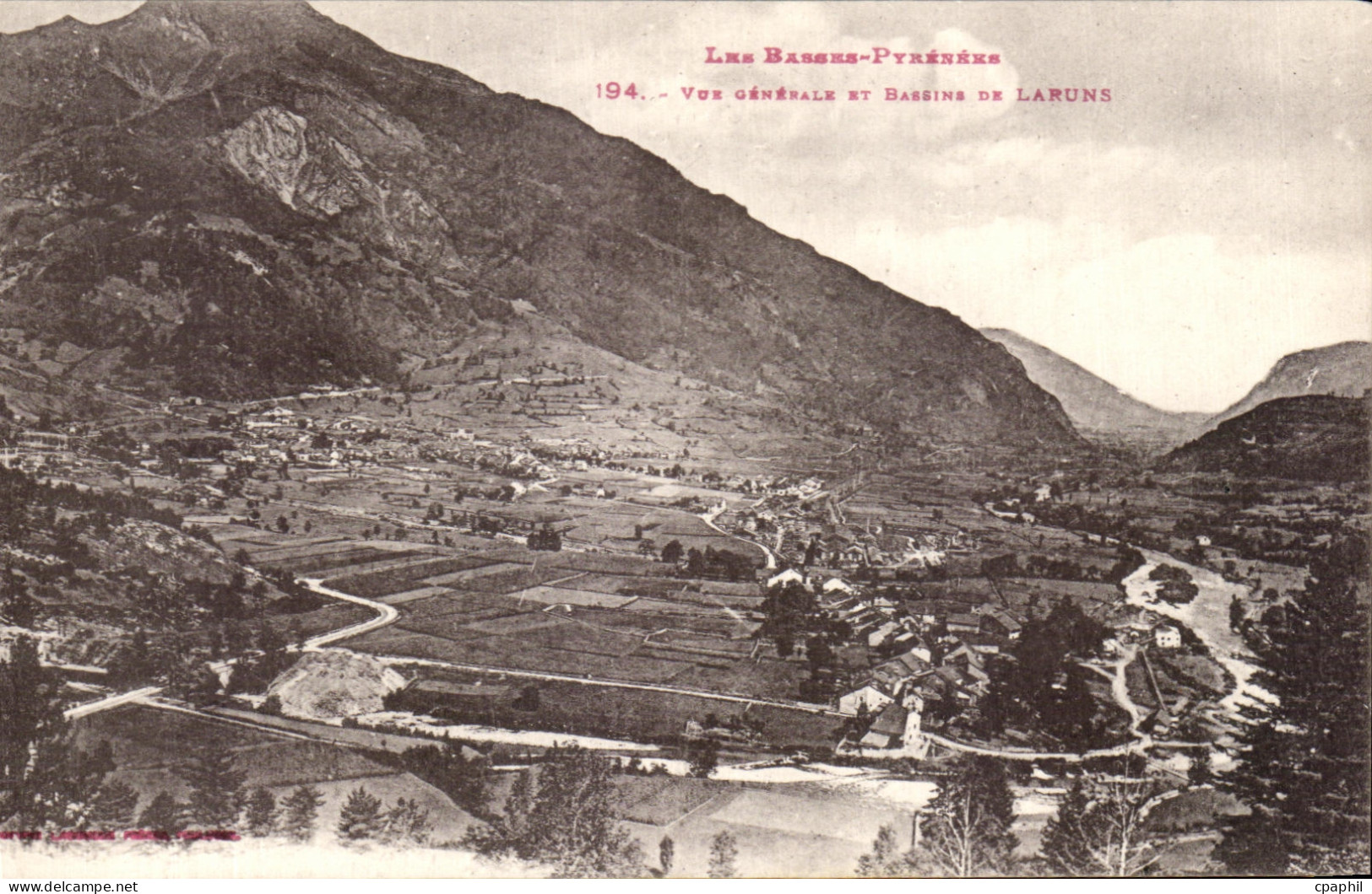 CPA Les Pyrenees Vue Genenale Et Bassins De Laruns