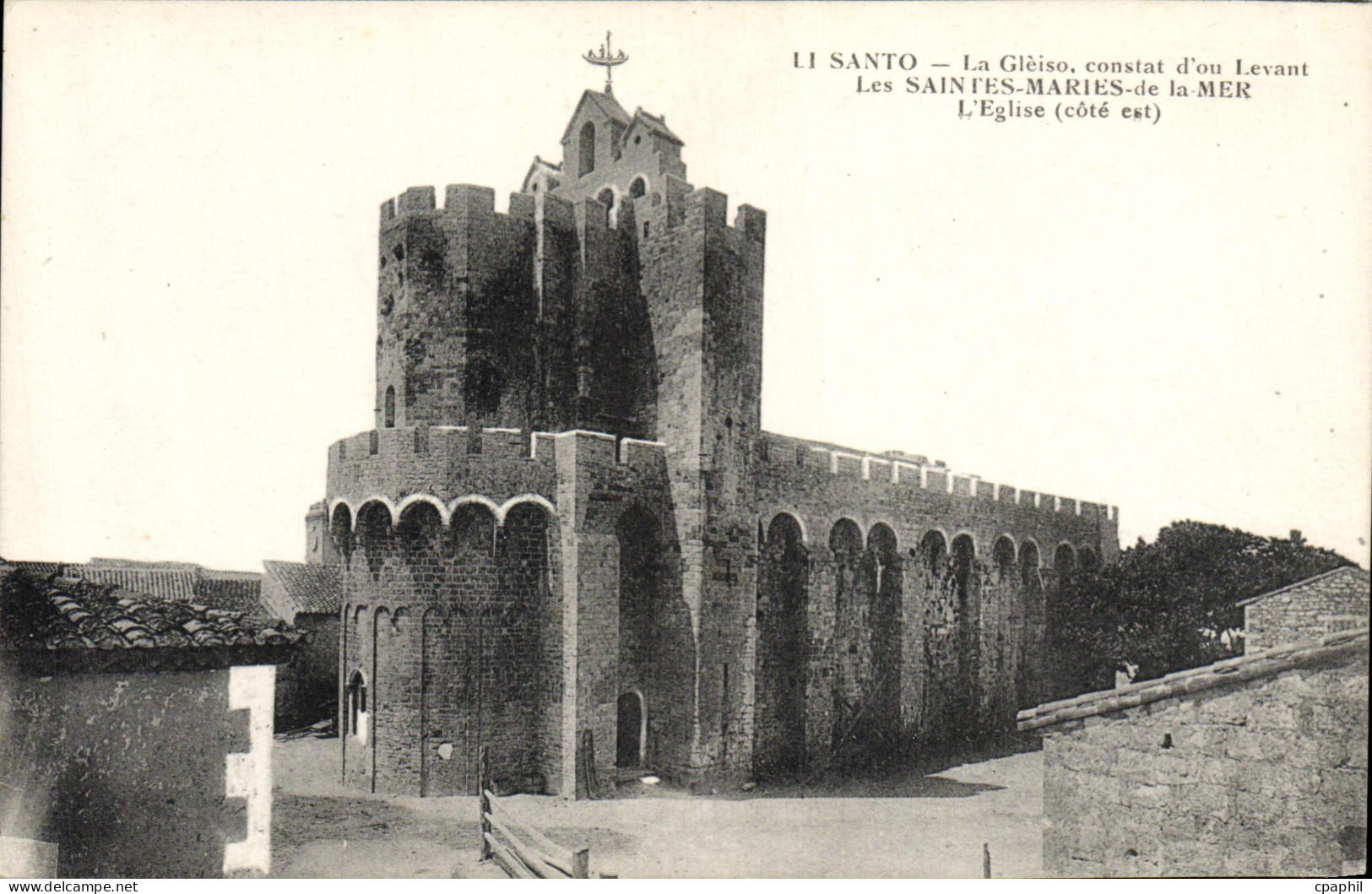 CPA Les Saintes Maries de la Mer L'eglise