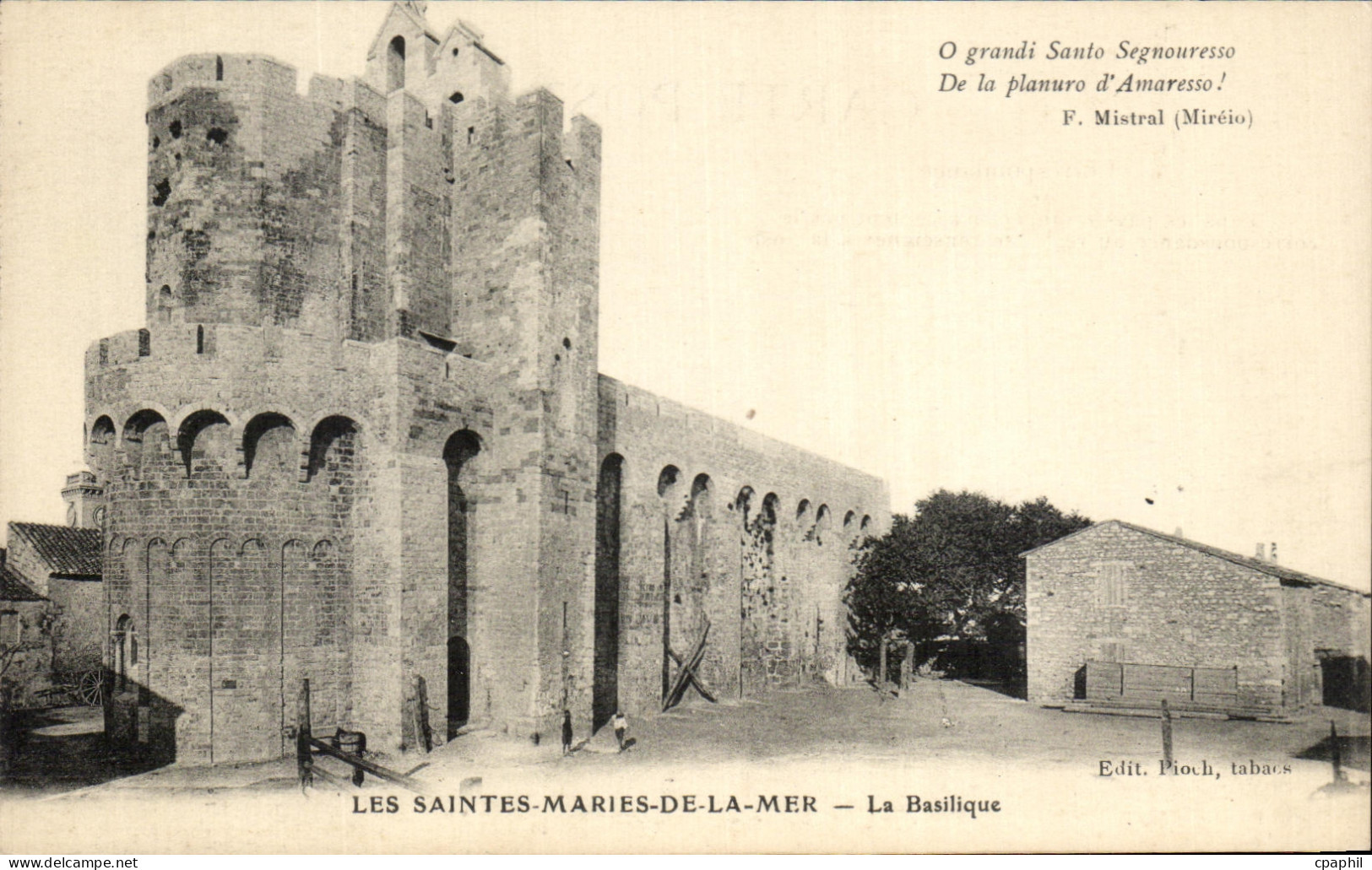 CPA Les Saintes Maries De La Mer La basilique