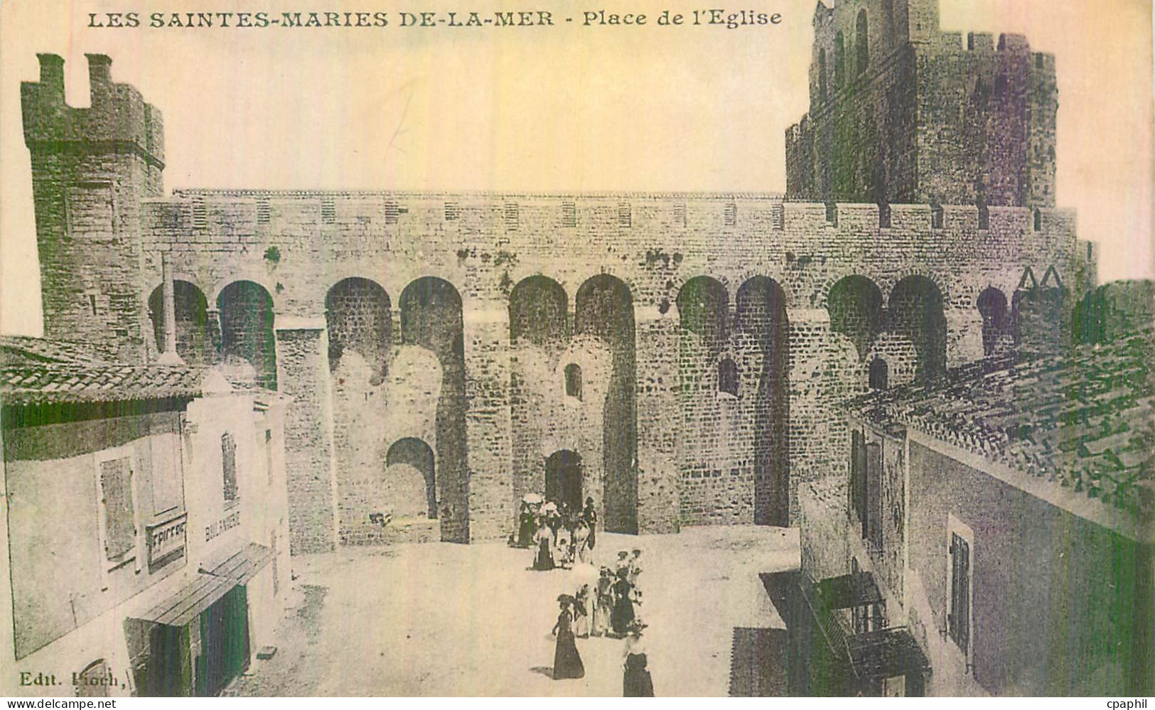 CPA Les Saintes Maries de la Mer Place de L'Eglise