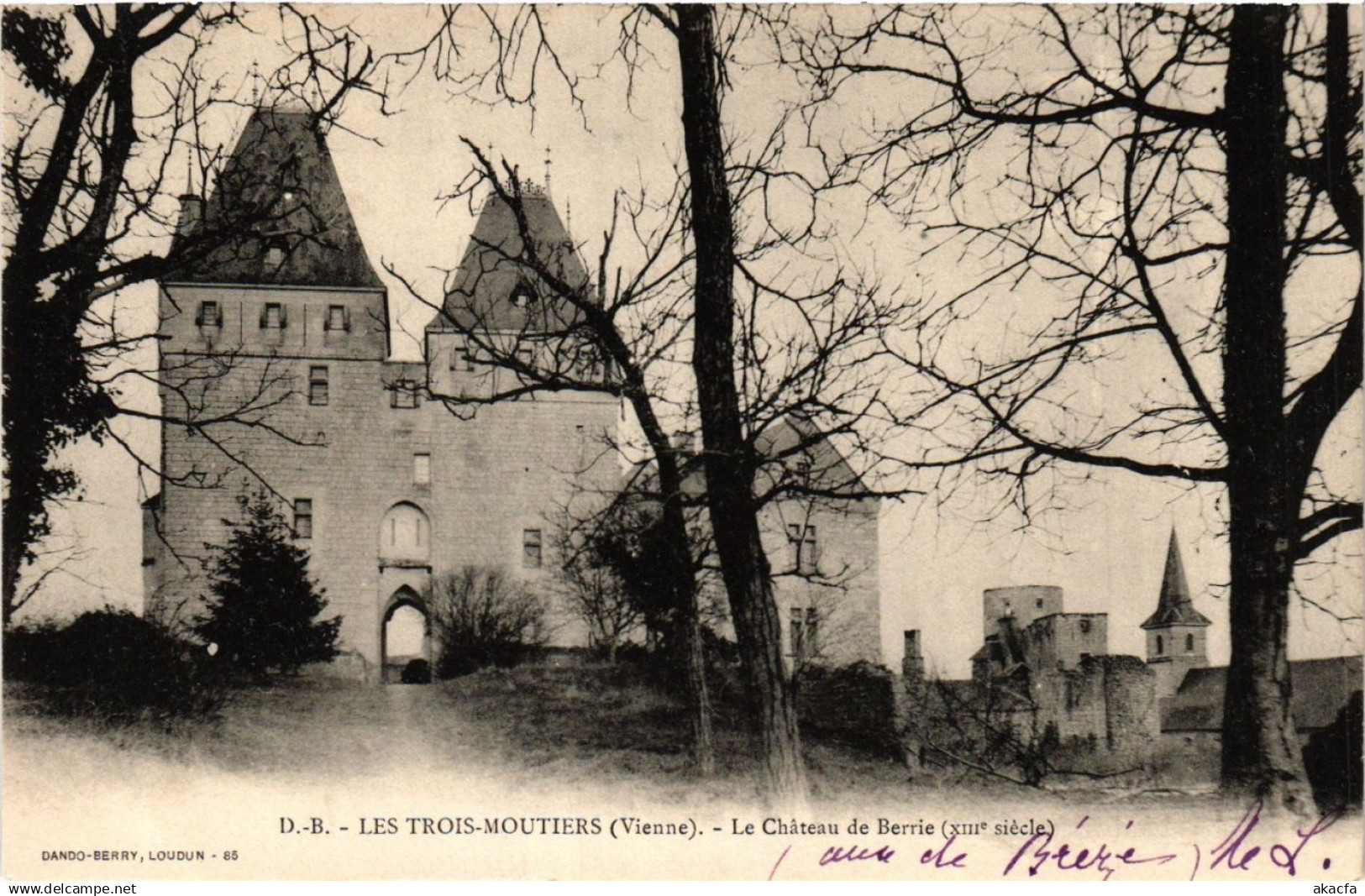 CPA Les TROIS-MOUTIERS - Le Chateau de Berrie (365627)