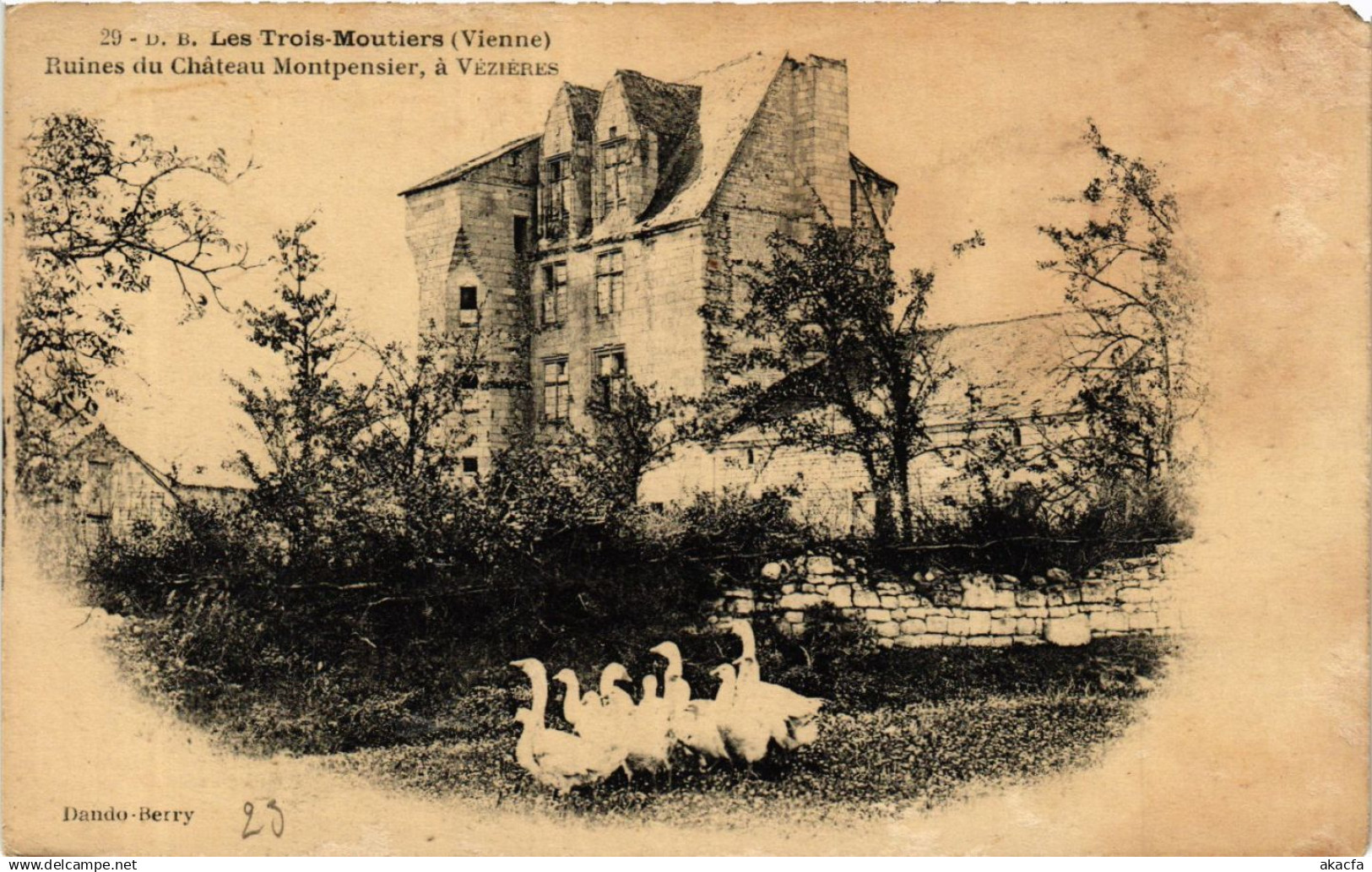 CPA Les TROIS-MOUTIERS - Ruines du Chateau Montpensier (365569)