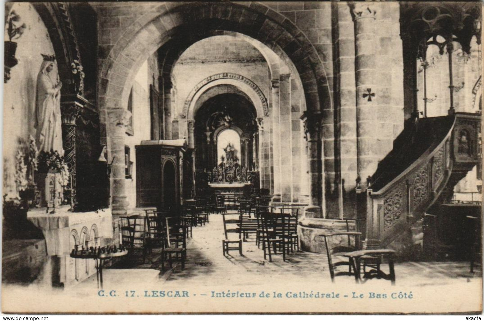 CPA Lescar Interieur de la Cathedrale FRANCE (1130288)