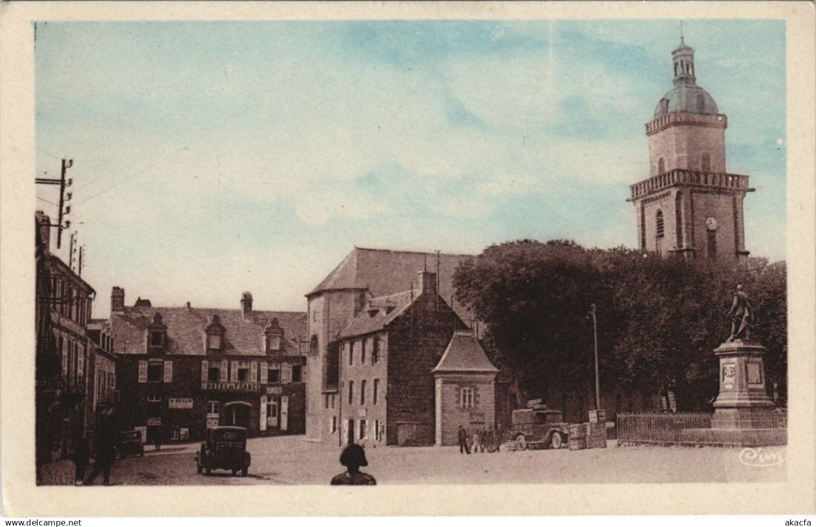 CPA LESNEVEN - Place du Général Le Flo (143232)