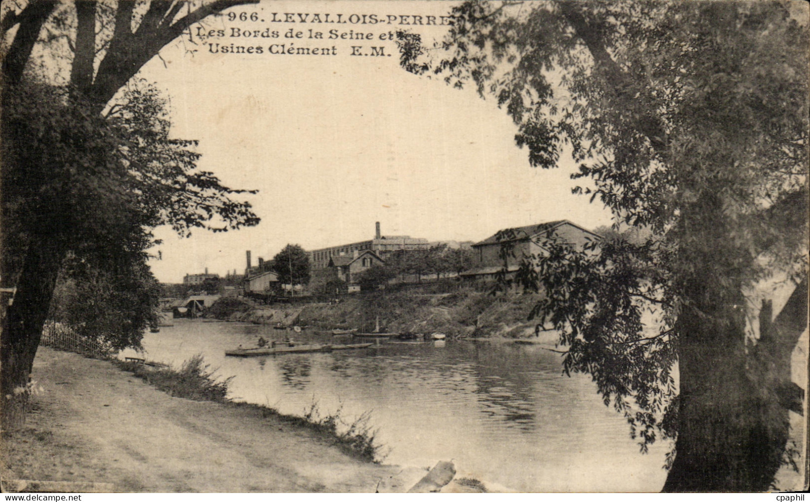 CPA Levallois Perret Les Bords de la Seine et usines Clement