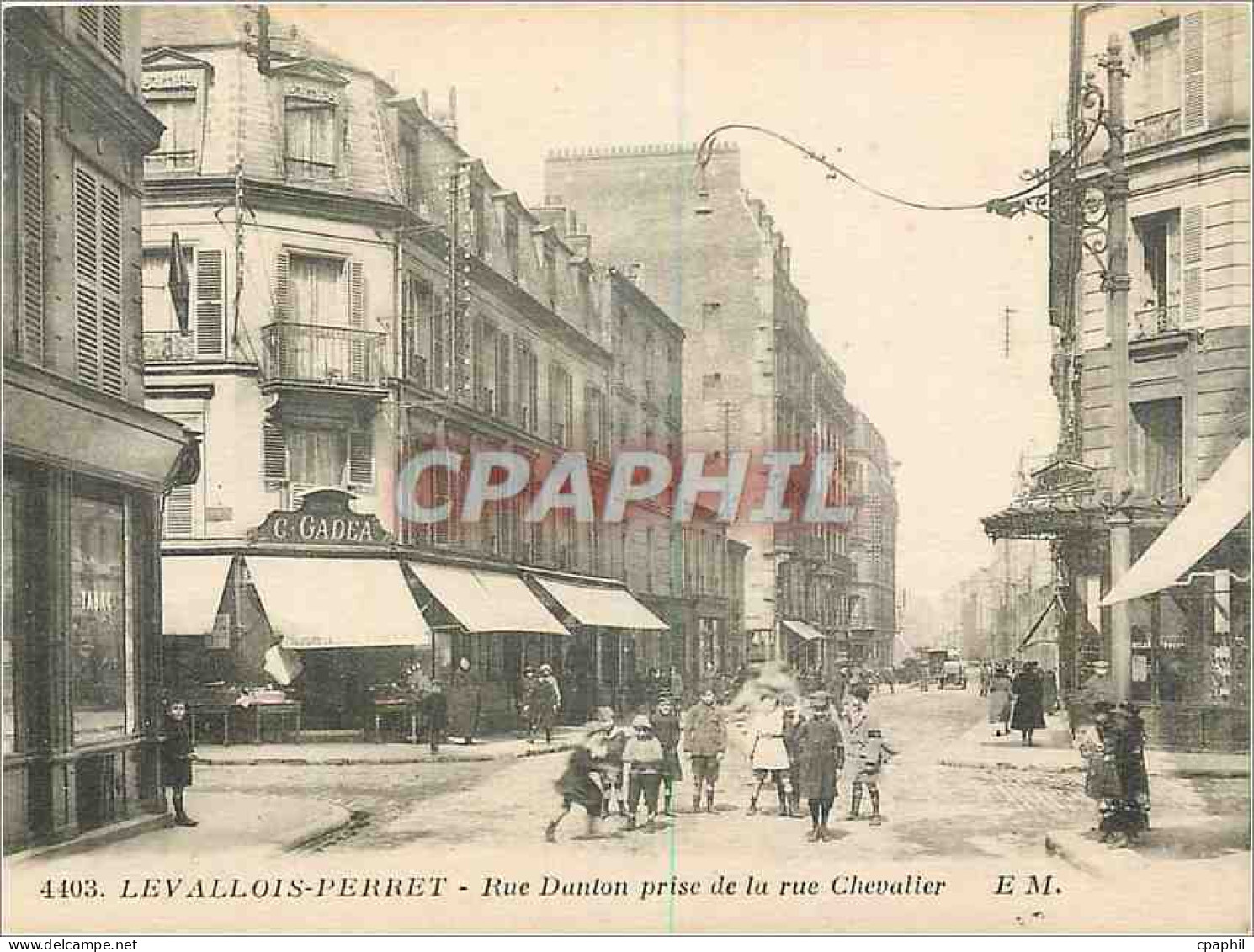 CPA Levallois Perret Rue Danton prise de la rue Chevalier