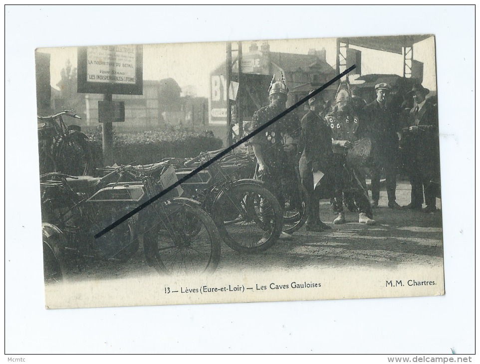 CPA  Lèves  - Les Caves Gauloises   -  (  Motos , Motocyclettes  anciennes " Le Grimpeur " )