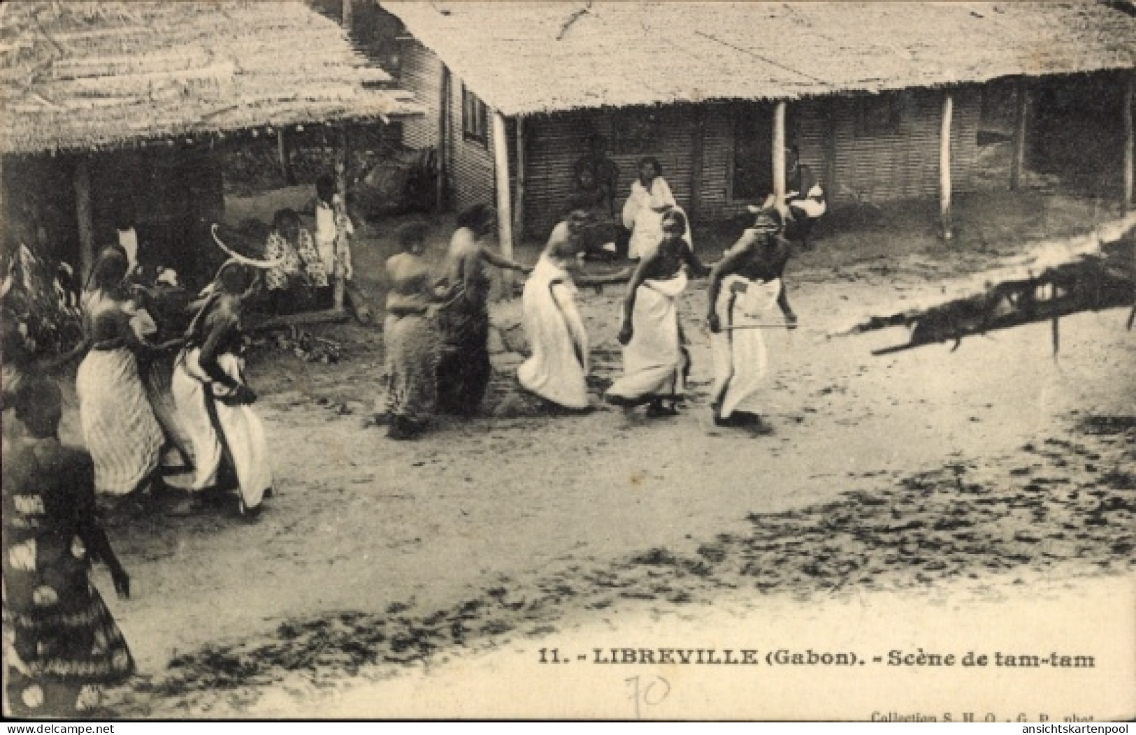 CPA Libreville Gabun, Frauen in traditioneller Kleidung, Tanzszene, Gabun